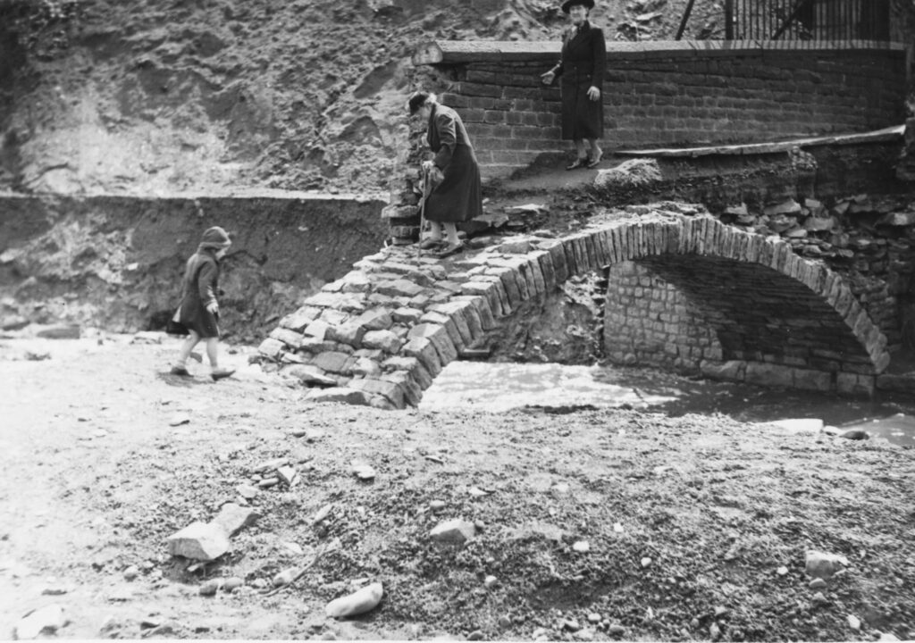 Photograph of damage to Flag Fields Bridge in 1944 floods