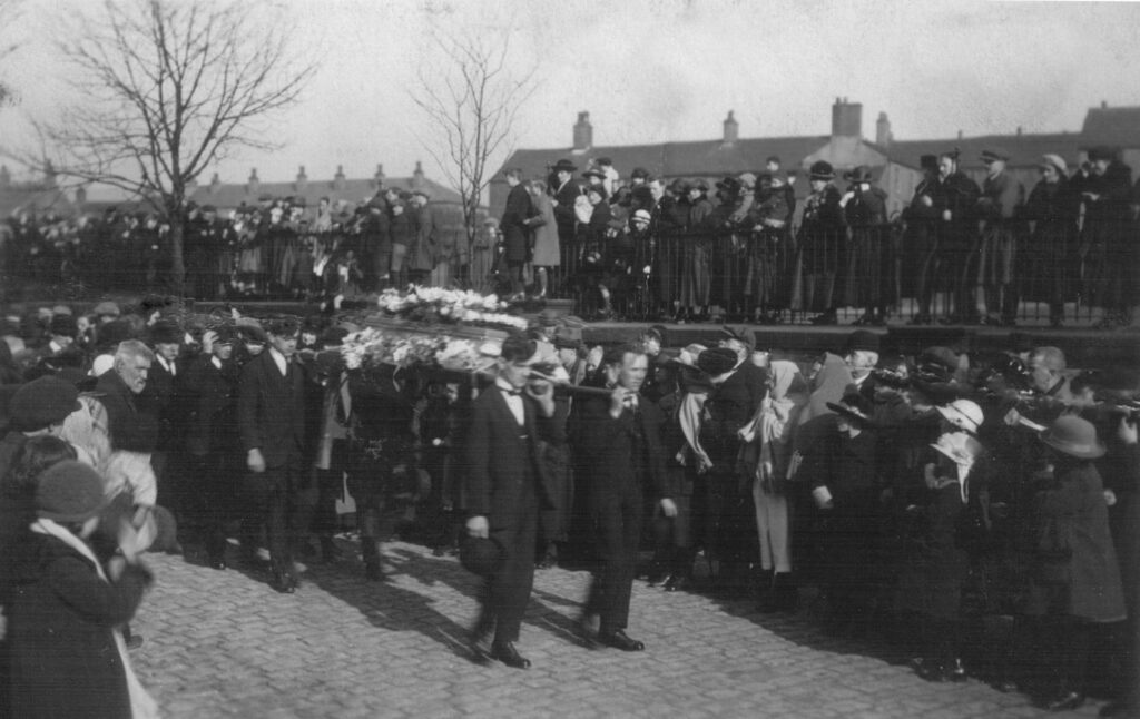 Photograph of the funeral of Thomas Wood