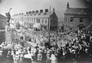 Photograph of Hadfield War Memorial dedication 1922