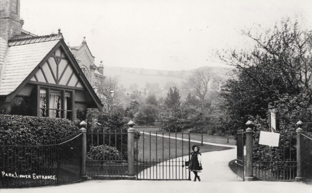 Photograph of lower lodge and gates in Howard Park, Glossop