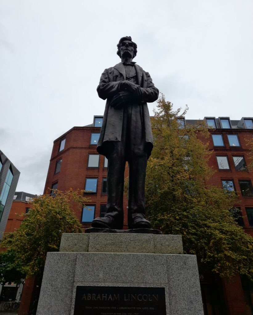 Photograph of the statue of Abraham Lincoln, Brazenose Street, Manchester