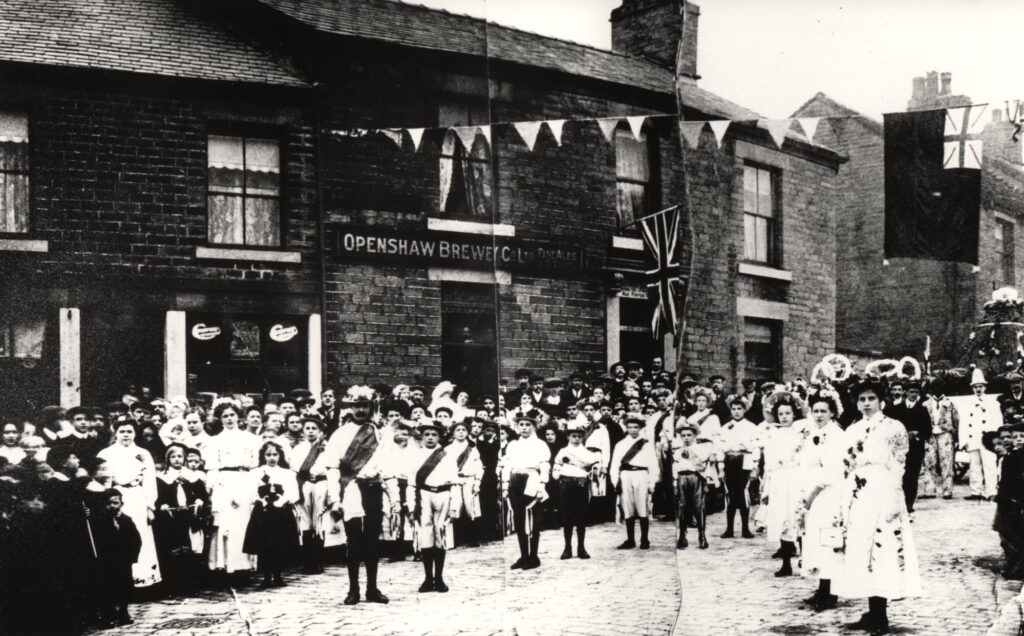 Photograph of a group outside the Roebuck, Whitfield Cross, Whitfield