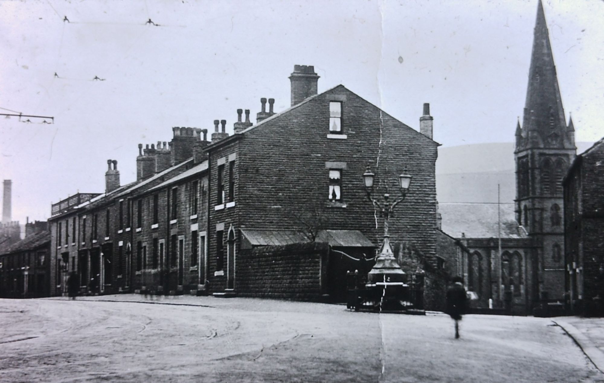 Photograph of the Crown Inn, Whitfield, Glossop