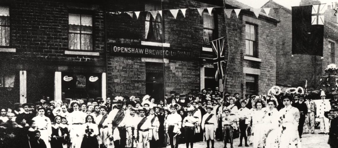 Photograph of a group outside the Roebuck, Whitfield Cross, Whitfield