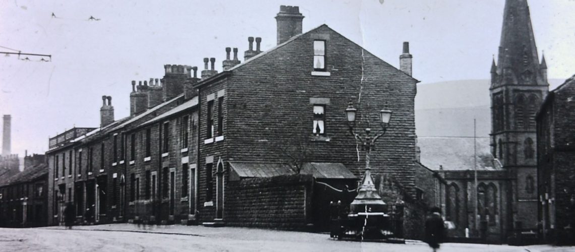 Photograph of the Crown Inn, Whitfield, Glossop